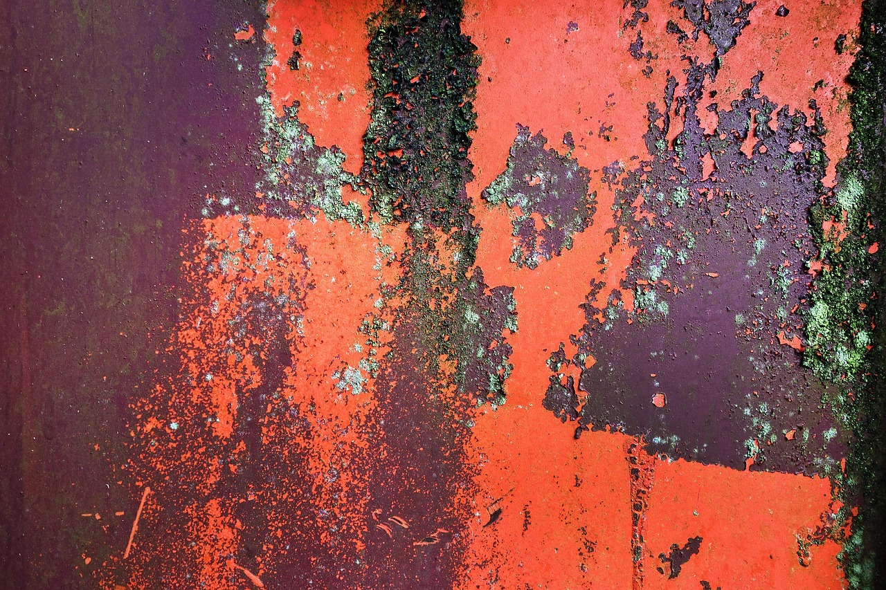 d&eacute;couvrez les causes du peeling de la peinture, comment l'emp&ecirc;cher et les meilleures m&eacute;thodes pour restaurer la surface affect&eacute;e.