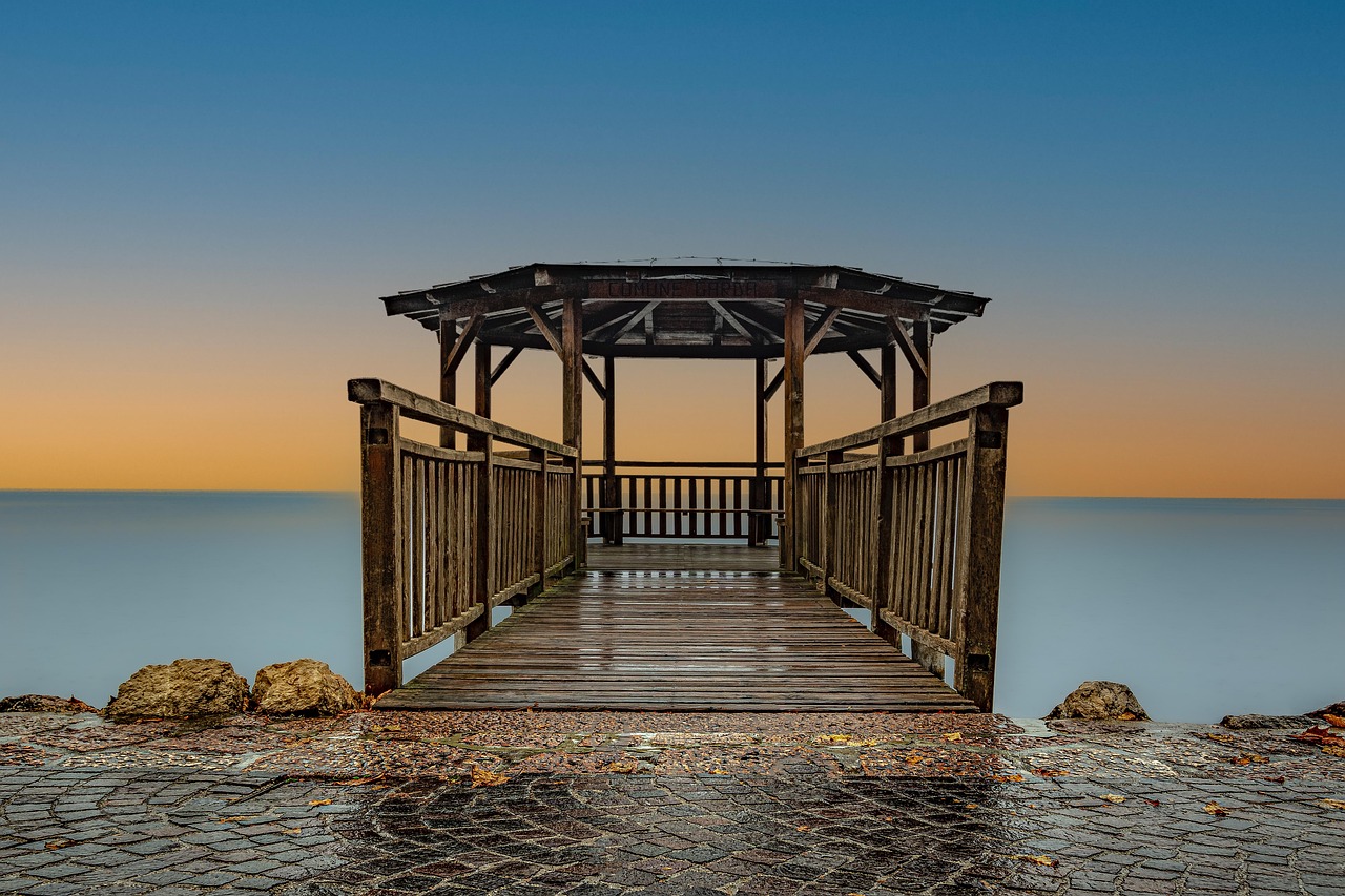 construction de terrasse en bois r&eacute;sistante aux intemp&eacute;ries : guide pour une installation durable et esth&eacute;tique, adapt&eacute;e &agrave; tous les climats.